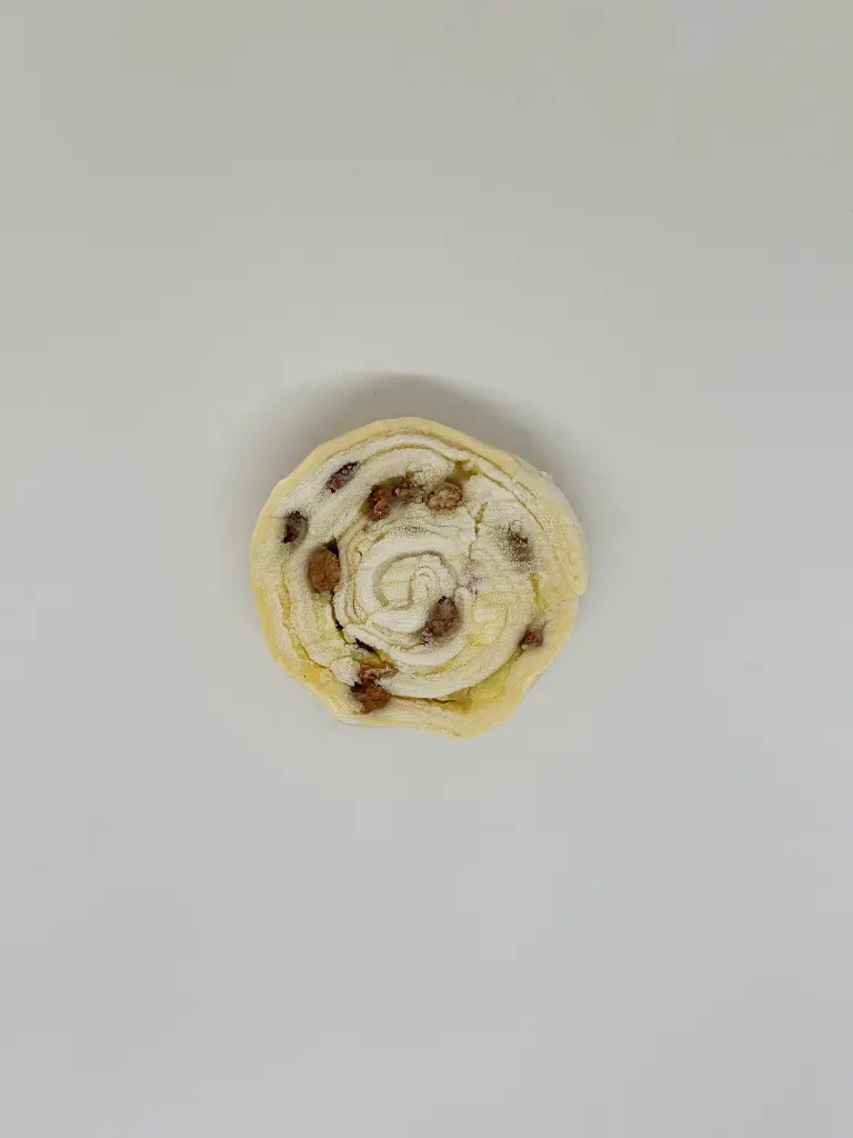 Pain au raisin cru.webp