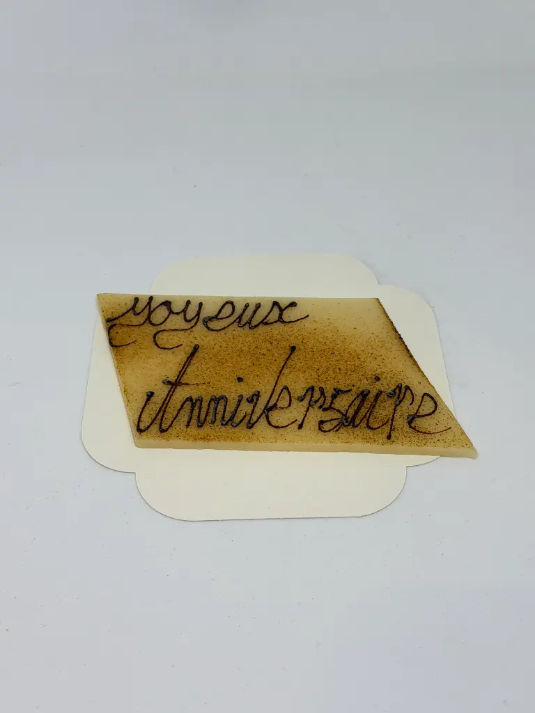 plaque d'anniversaire en pâte d'amande.png2.webp